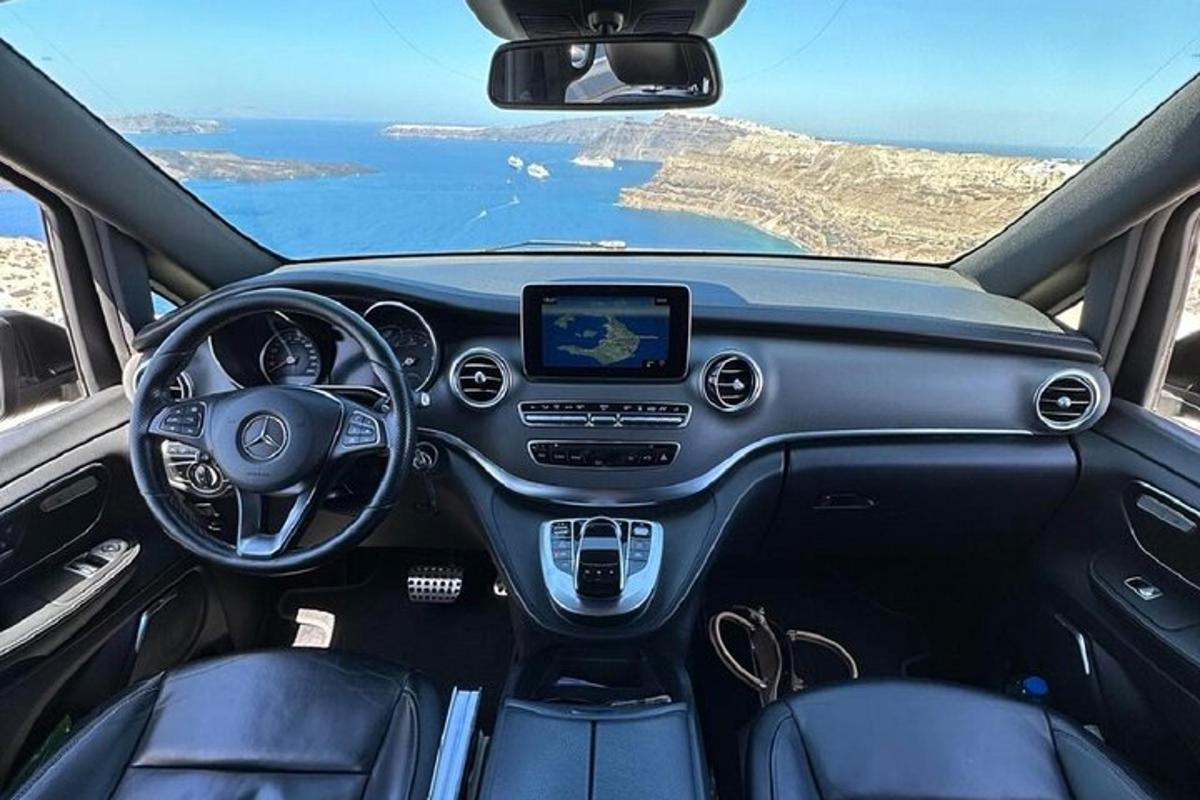 μια άποψη του τιμονιού του αυτοκινήτου Acedes Benz