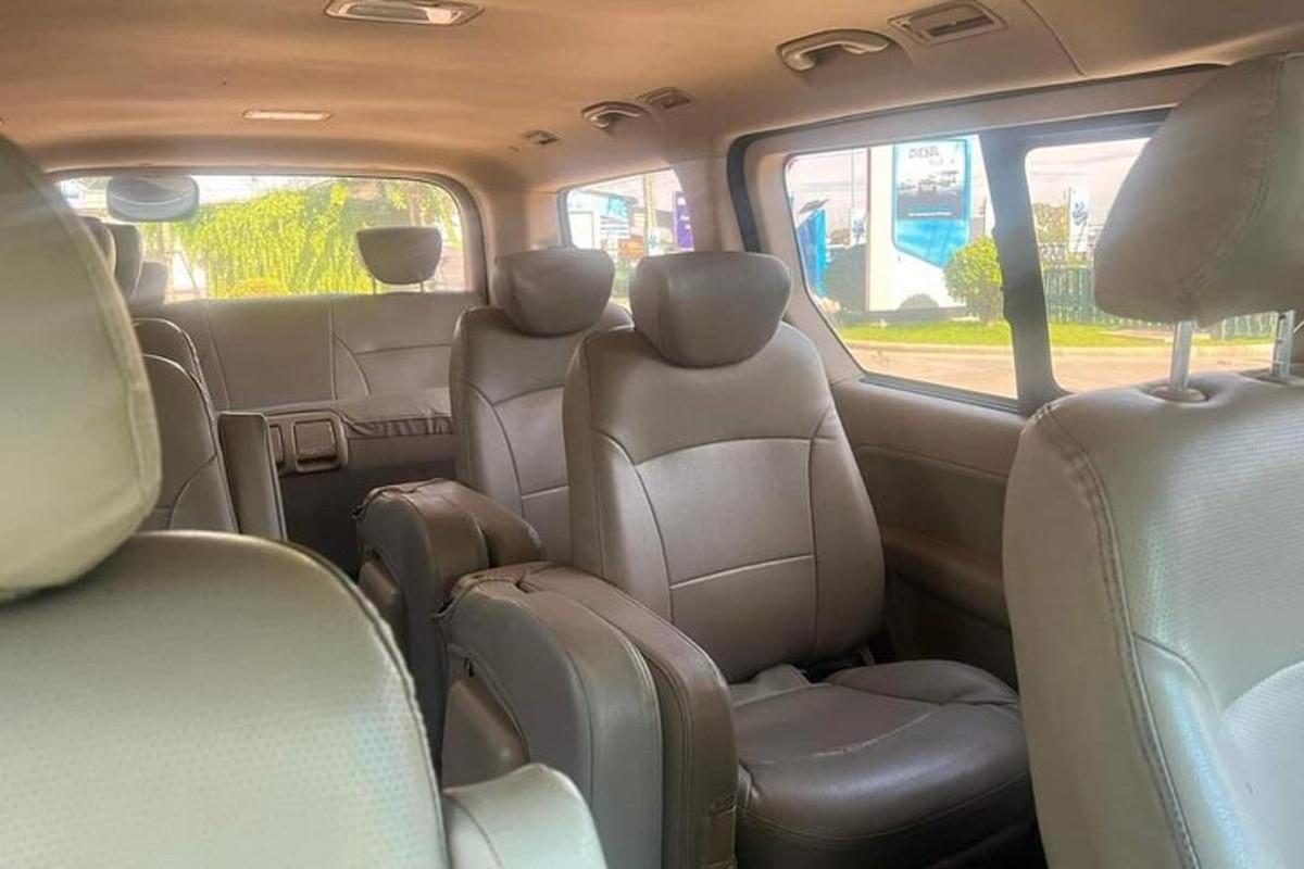 pemandangan tempat duduk belakang kereta