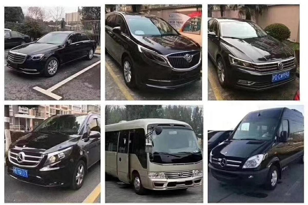 τέσσερα διαφορετικά οχήματα σταθμευμένα σε ένα πάρκινγκ
