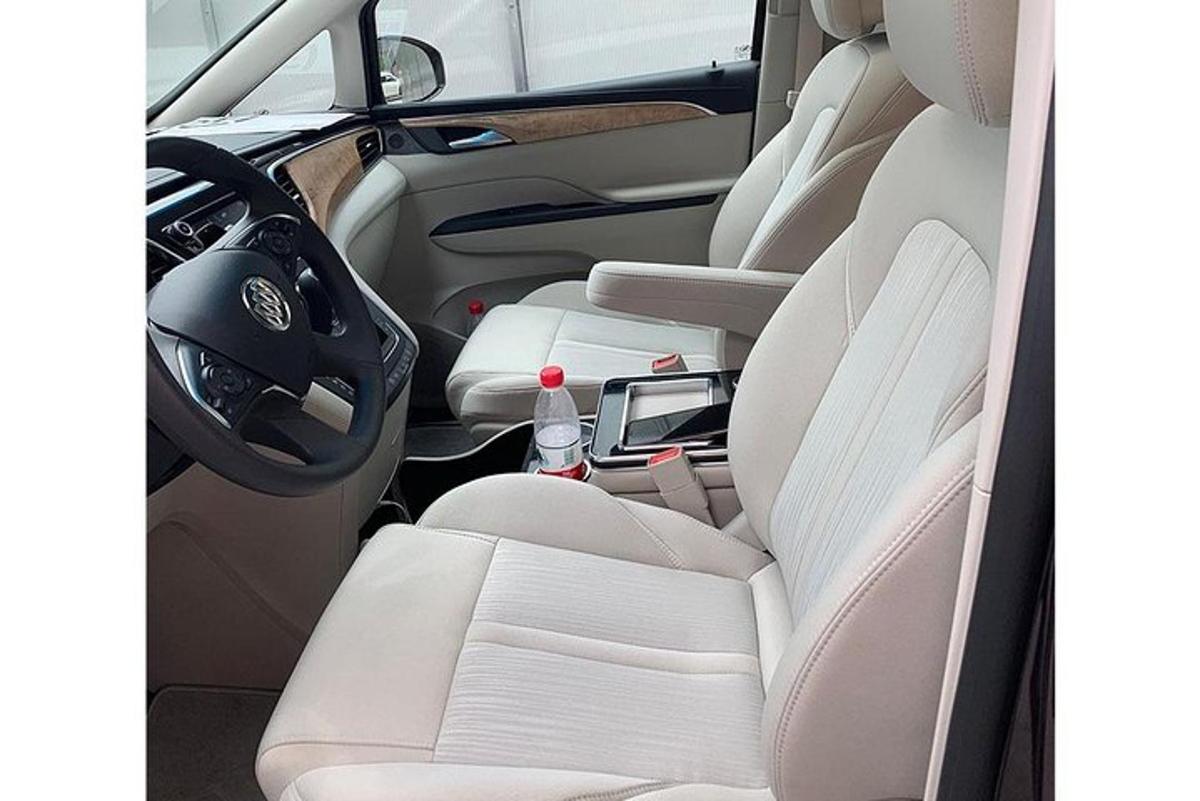 pemandangan tempat duduk belakang kereta