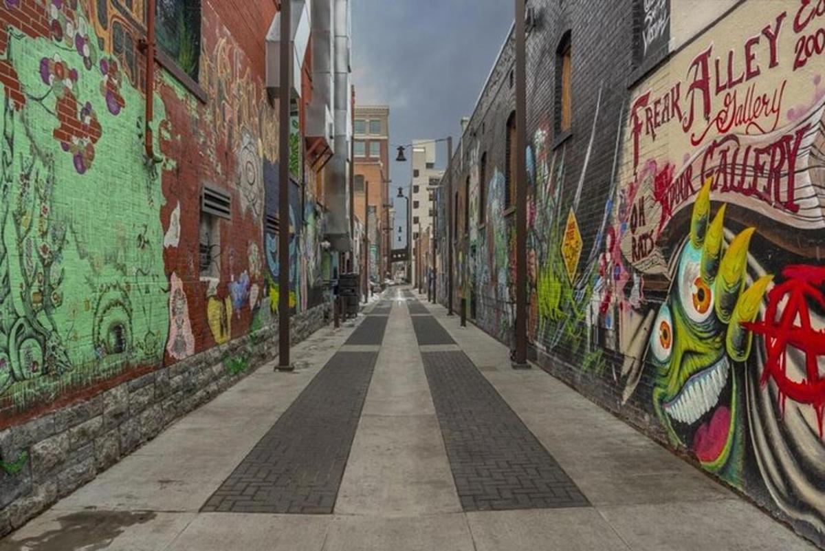 an alley with graffiti on the side of a building