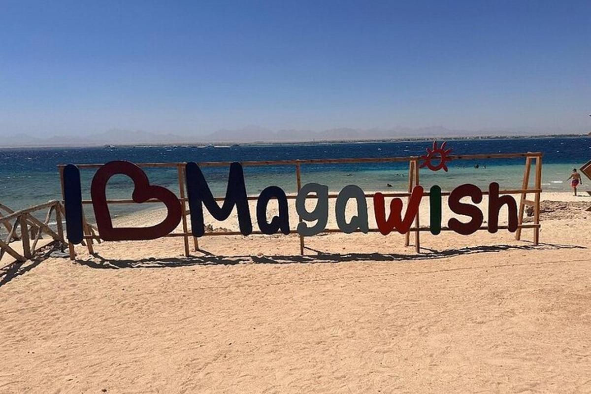 Un cartel en la playa que dice mamacitismo