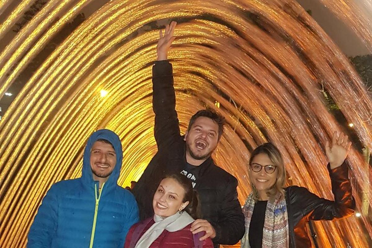 een groep mensen die in een tunnel staat