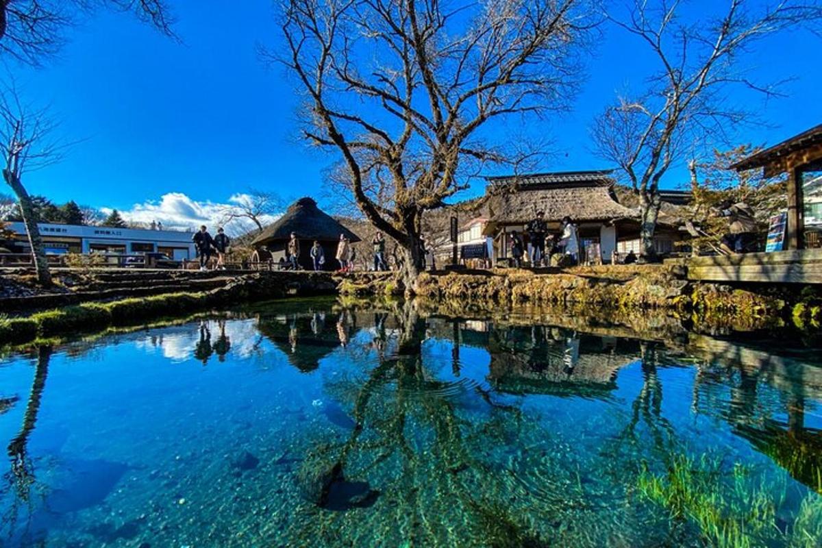 建筑物前的水池