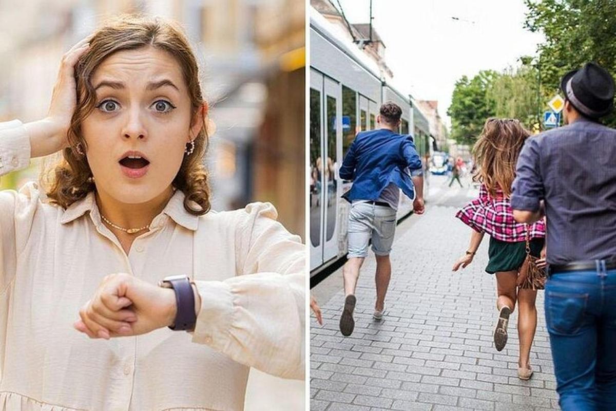žena ukazující na hodinky s lidmi jdoucími po ulici