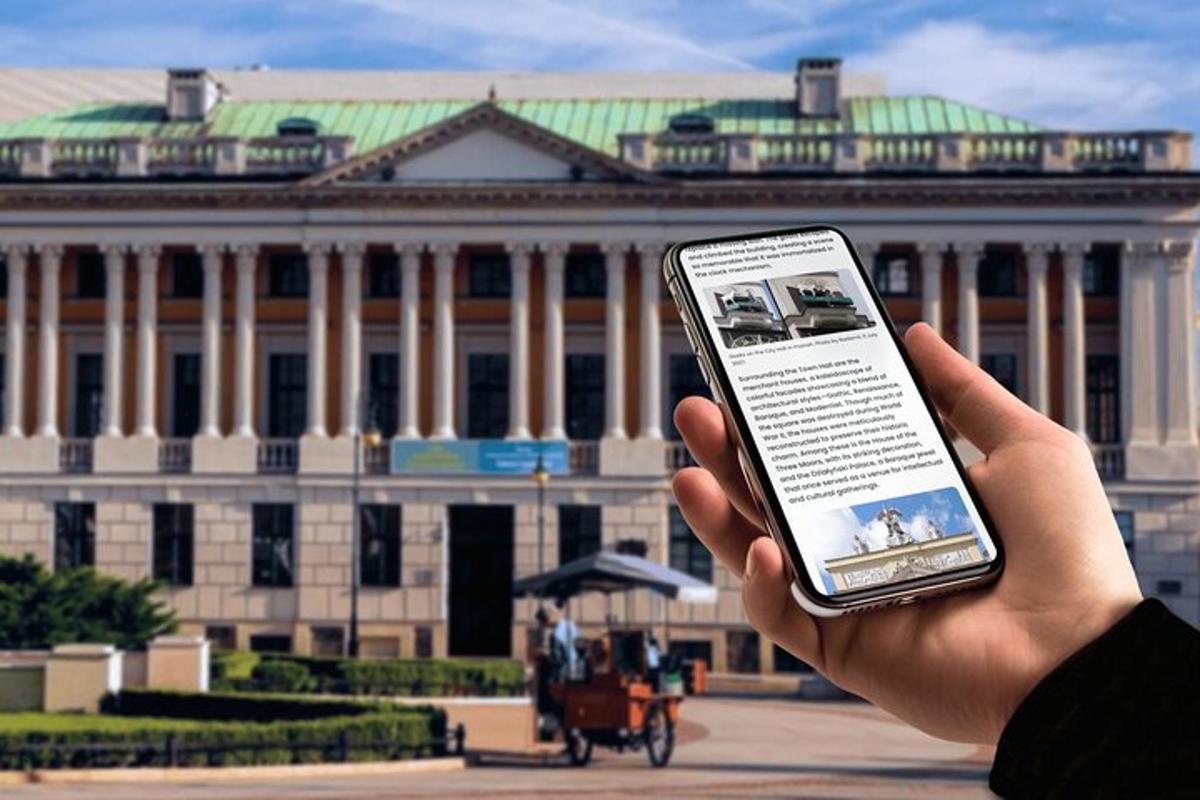 inimene, kes hoiab hoone ees mobiiltelefoni käes