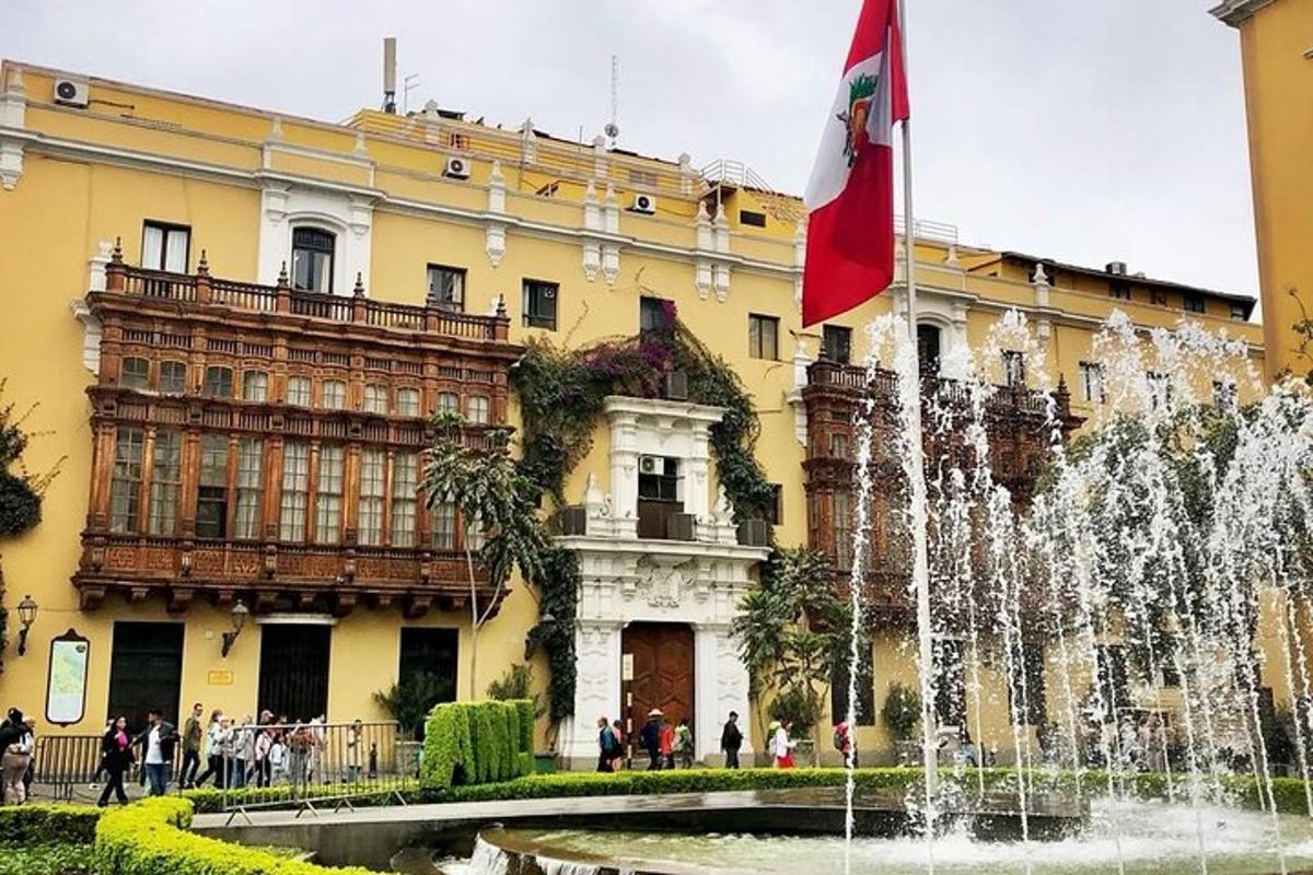 egy épület, amelynek előtt szökőkút található