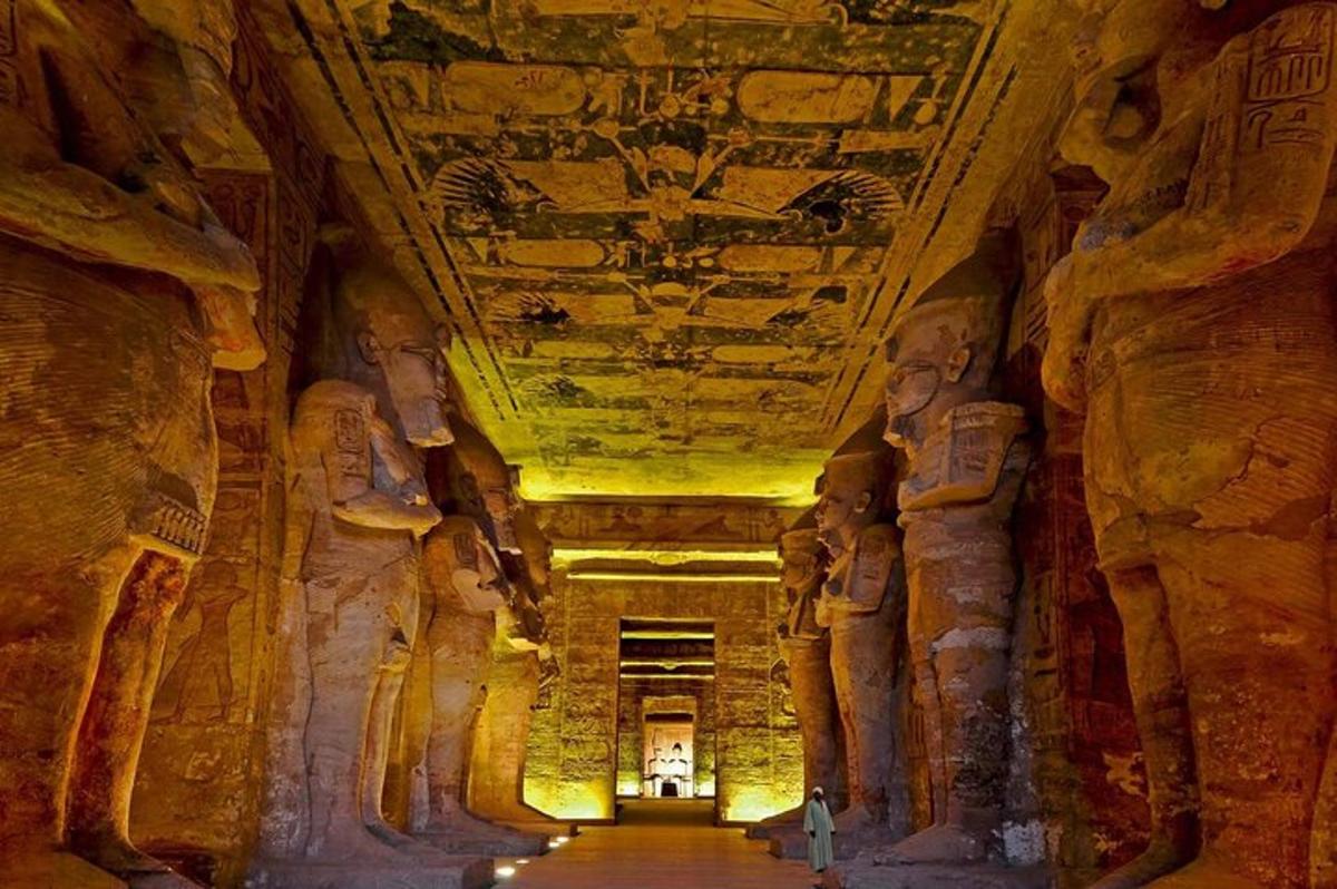 a cave with paintings on the ceilings of a caveyrinth