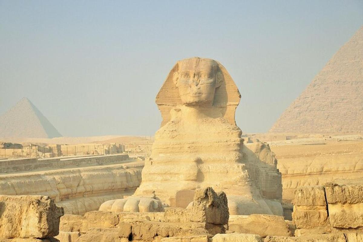 an image of the sphinx and pyramid at the pyramids