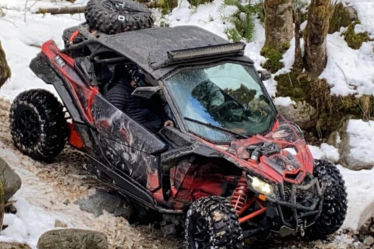 rajal lume sisse pargitud ATV