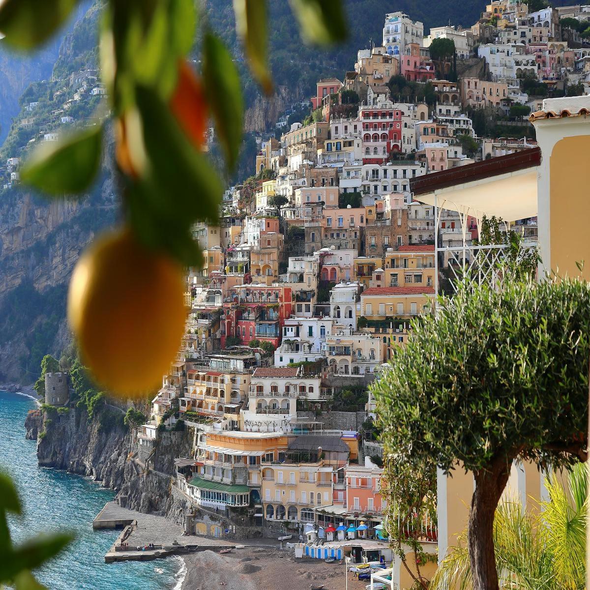 widok na wioskę Amalfi na górze