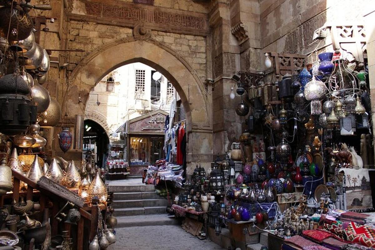 سوق به مجموعة من العناصر في مبنى