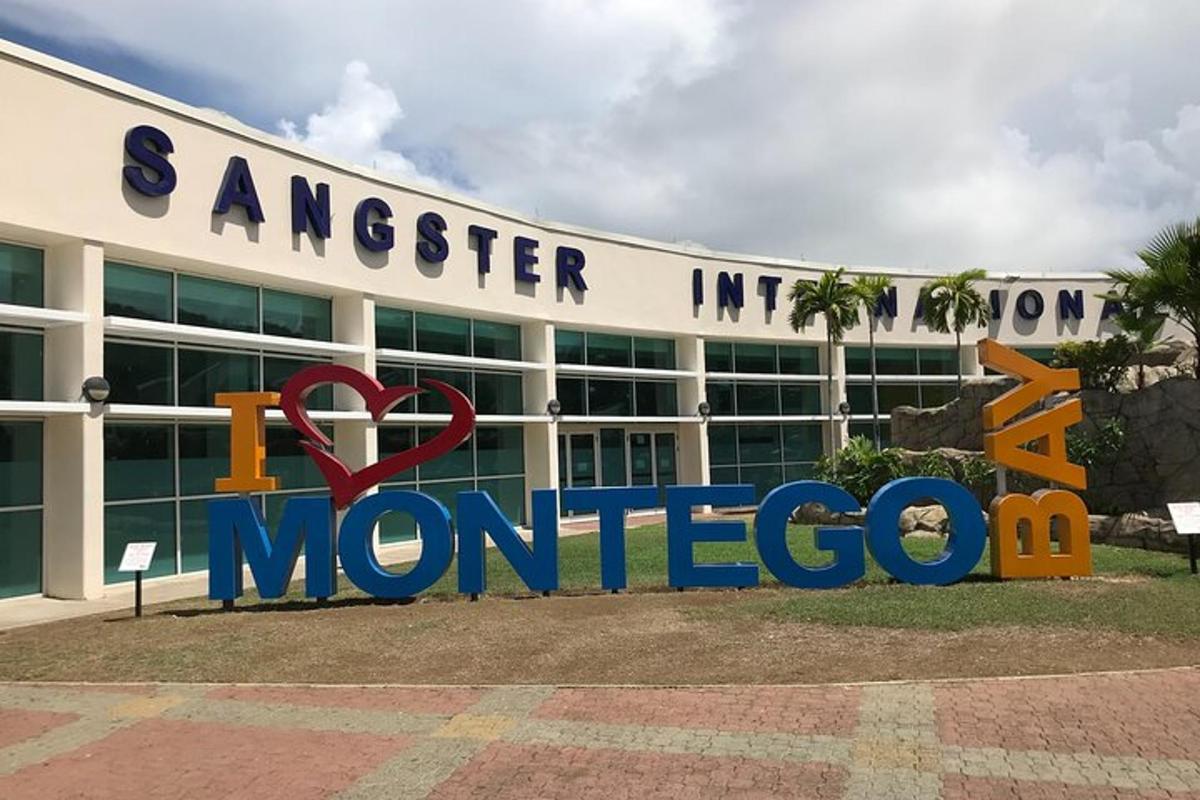 isang gusaling may karatula na nagbabasa ng cancer institute