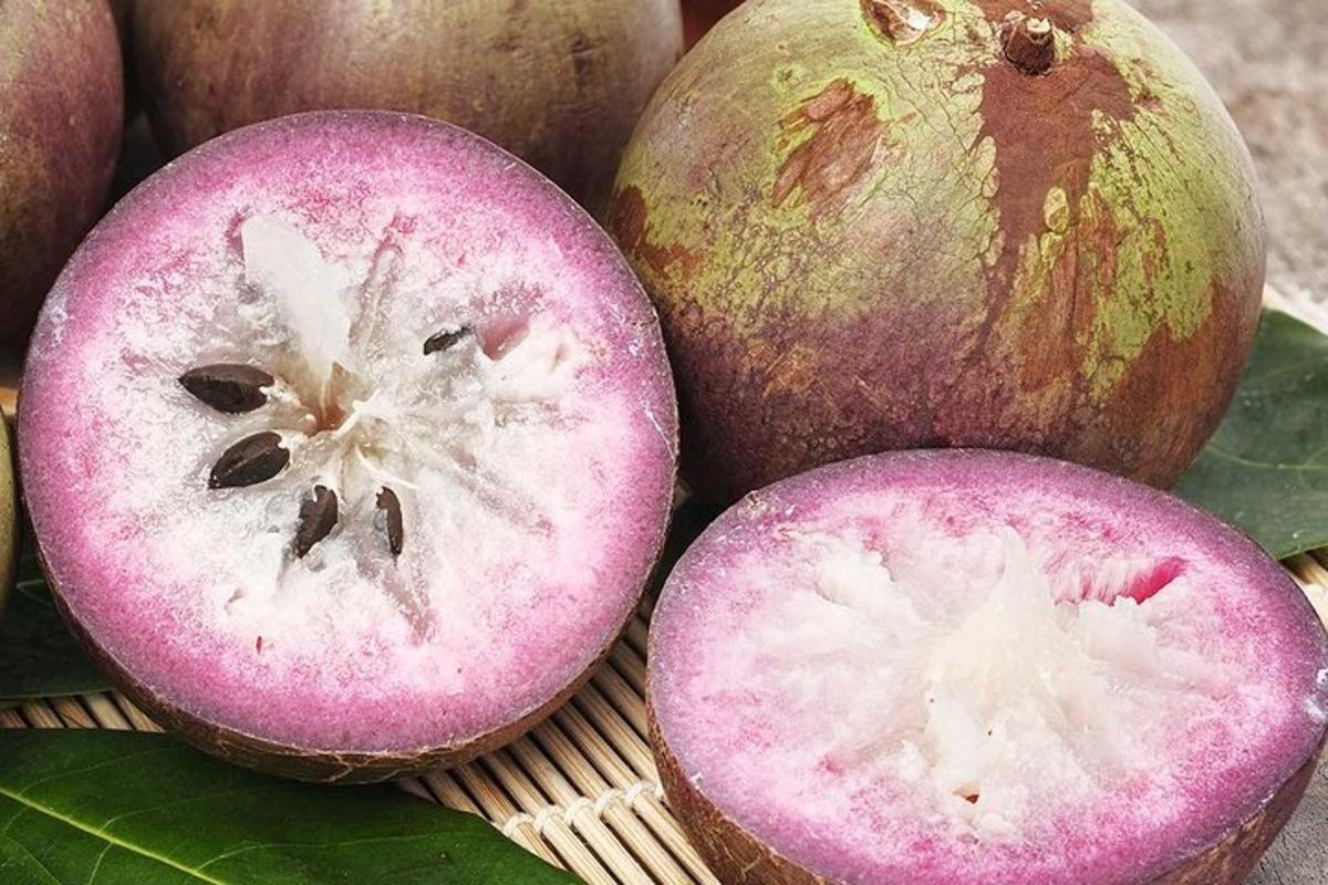 egy maracuja két felének közeli képe