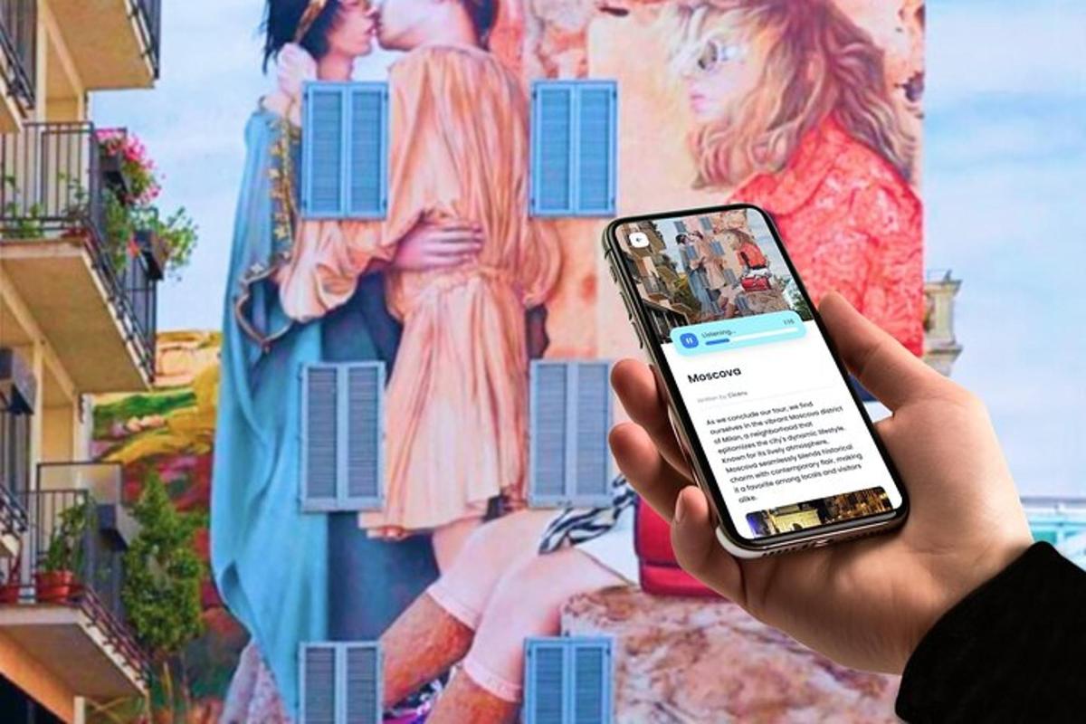 seseorang yang memegang telefon bimbit di hadapan mural