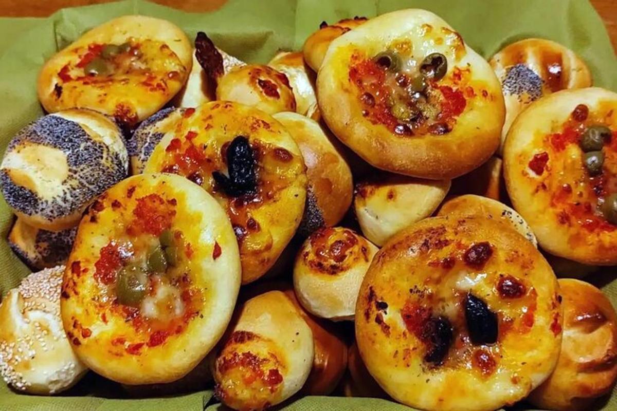 sekumpulan donat dalam kotak hijau