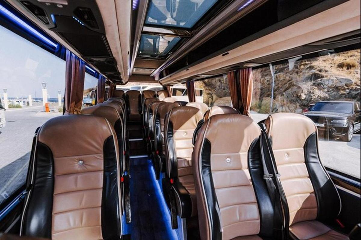 rad voľných sedadiel v autobuse