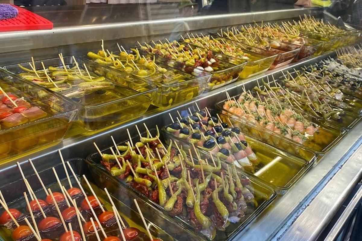 hlaðborð fullt af alls konar mat