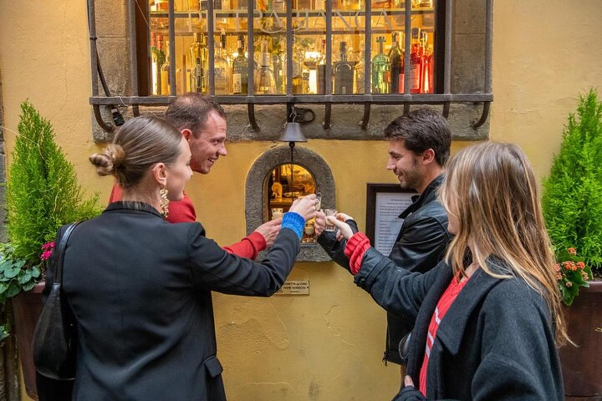 grupp inimesi, kes suruvad kätt hoone ees