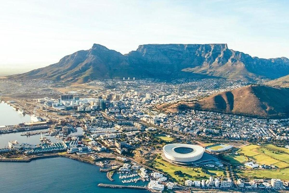 Zračni pogled na Cape Town z goro