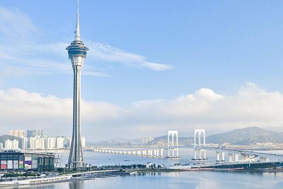 pemandangan menara seoul dan jambatan