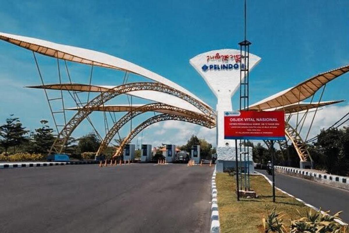 дорога с мостом посередине