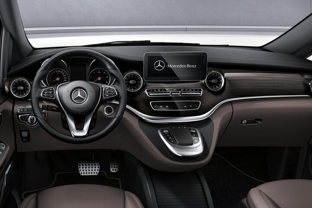 pohled na volant vozu Acedes Benz