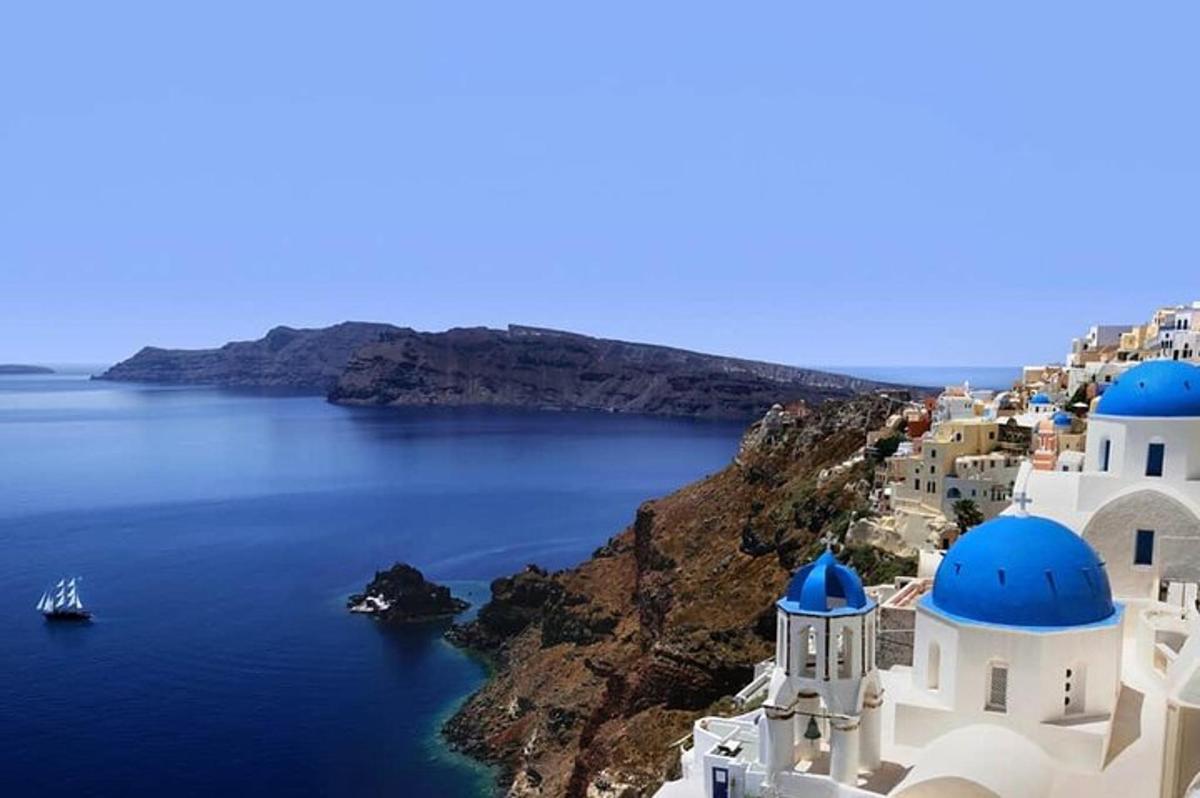 Vaade Amalfi rannikule siniste kuplitega
