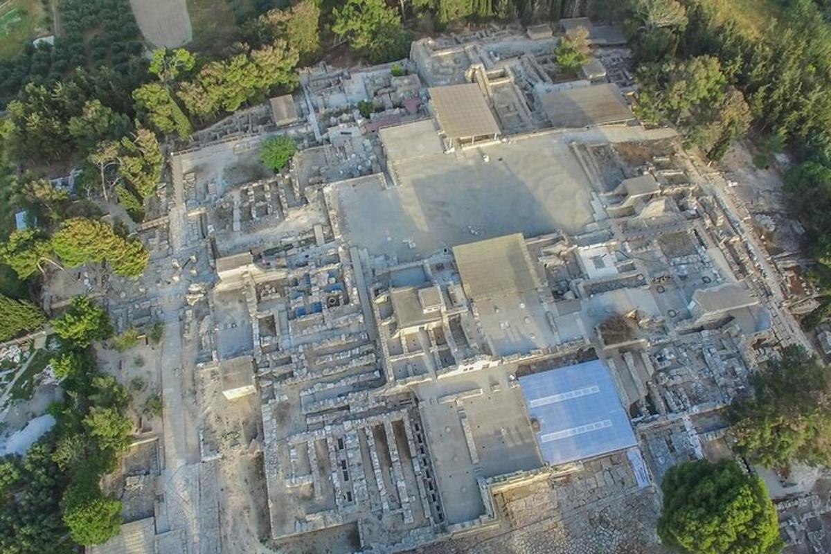 o vedere de sus a unei clădiri în construcție
