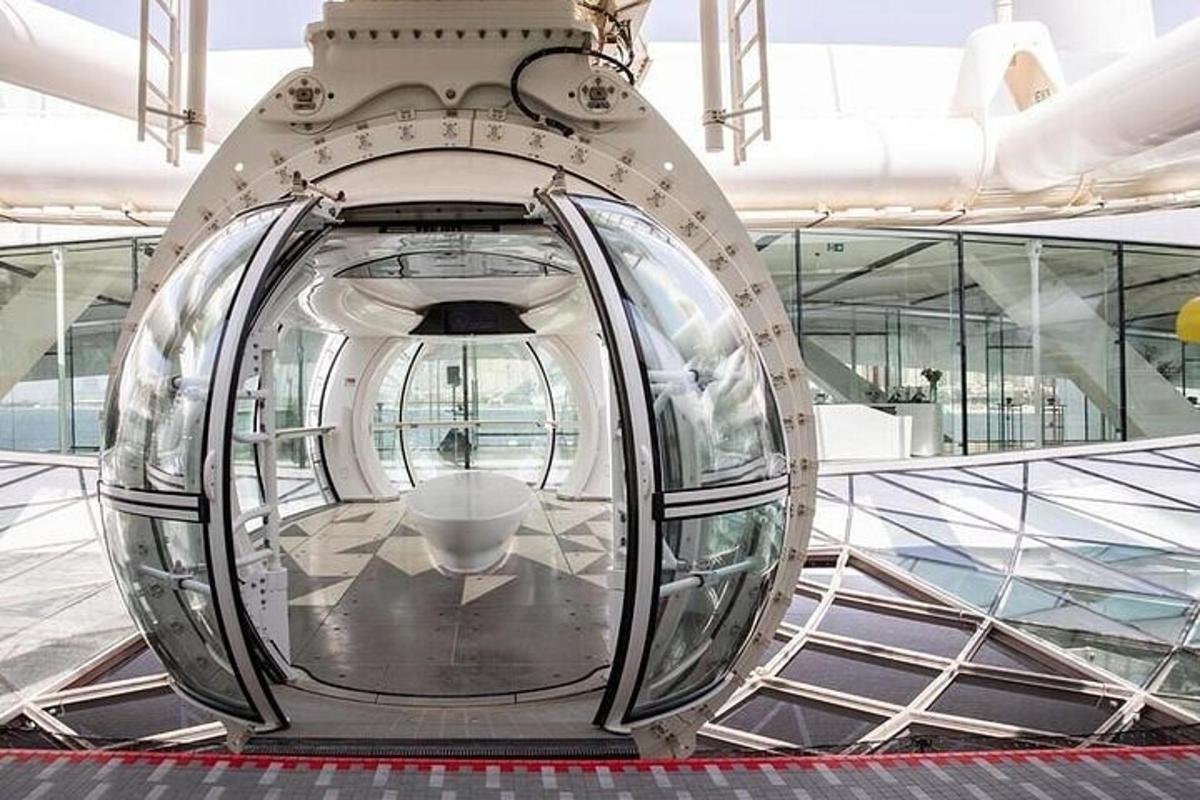 a revolving door in front of a building