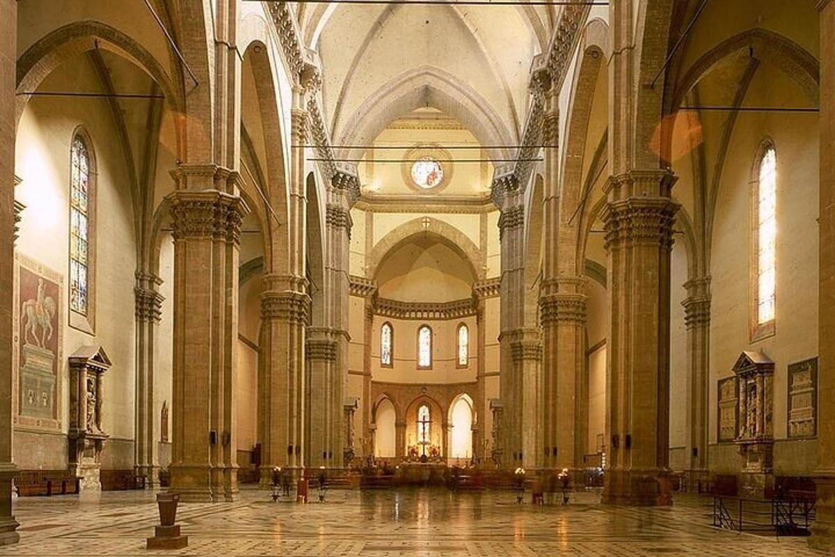 sebuah katedral besar dengan jam di siling