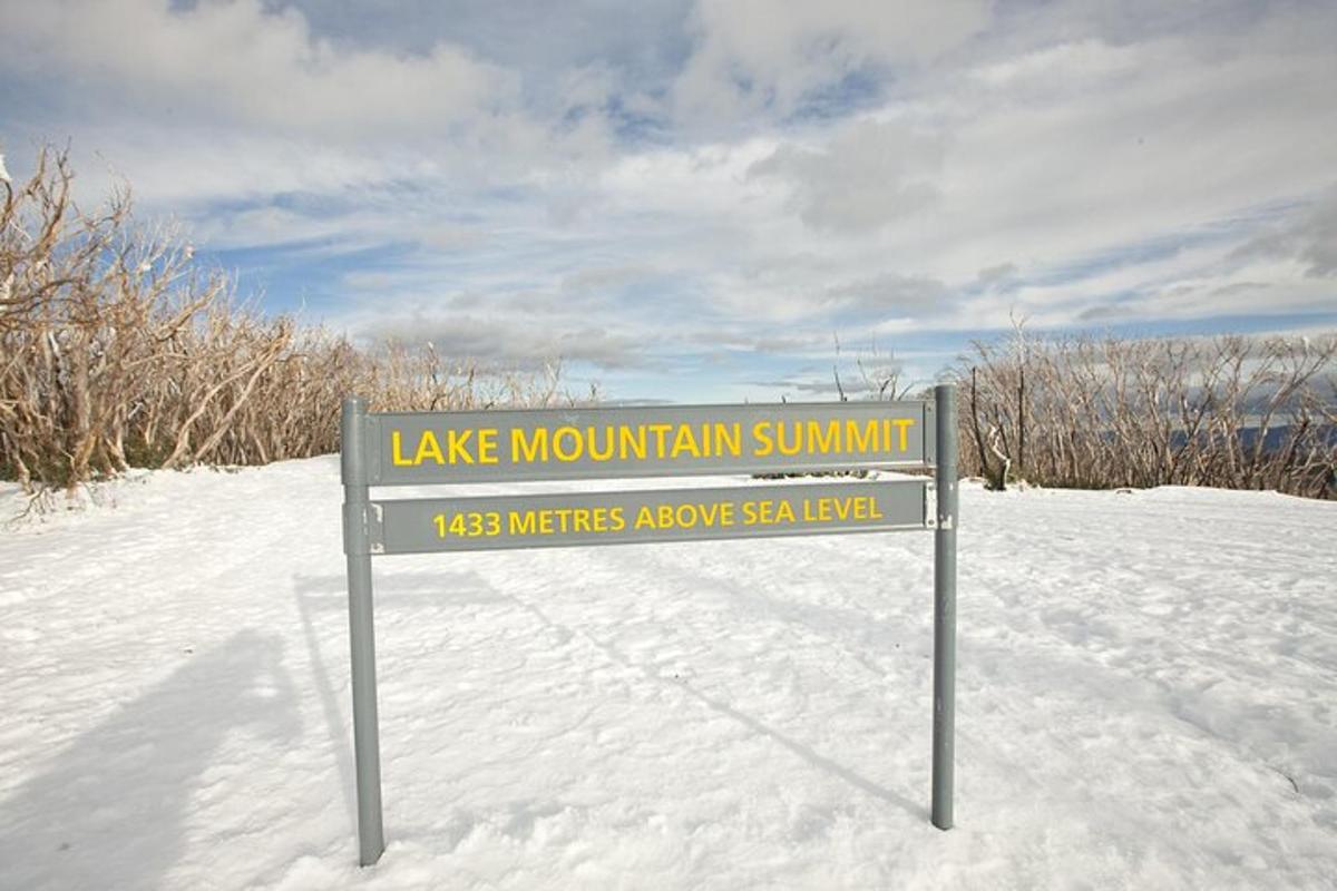 un indicator pentru vârful unui lac în zăpadă