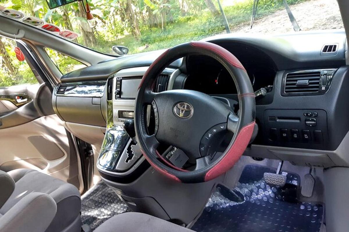 pohled na interiér vozu Toyota Estimanza