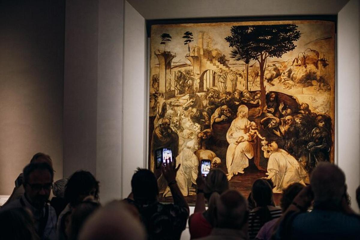 ihmisjoukko ottaa kuvia maalauksesta museossa