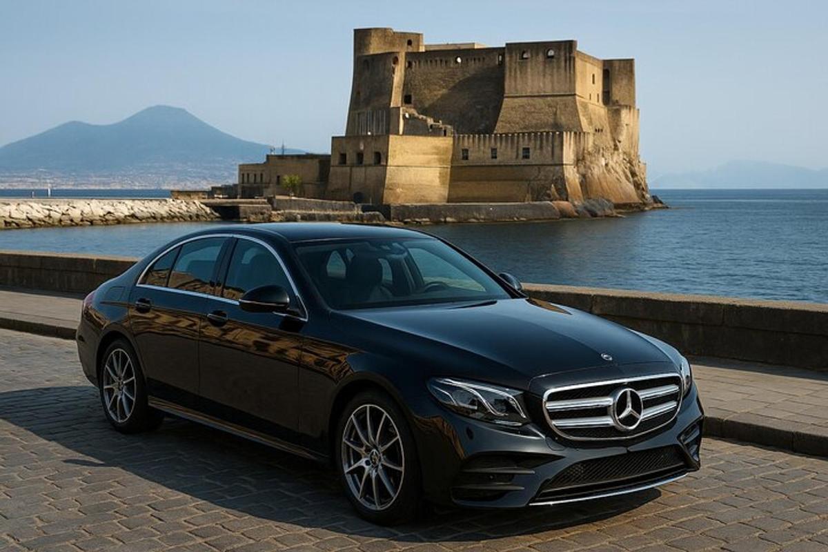 чорний автомобіль Mercedes Benz, припаркований перед замком