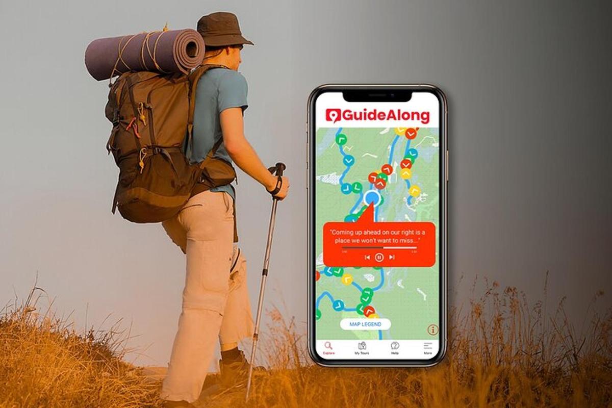 osoba s ruksakom i mobitelom s kartom