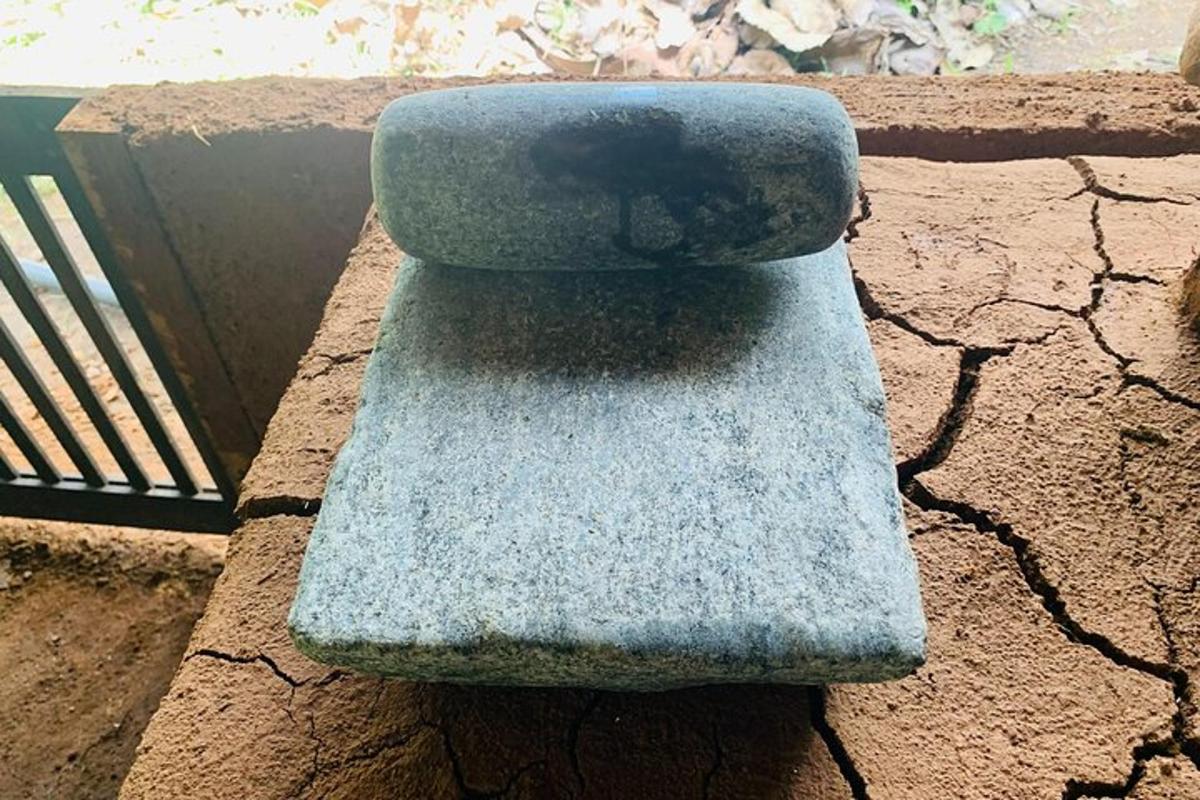bangku duduk di tepi dinding