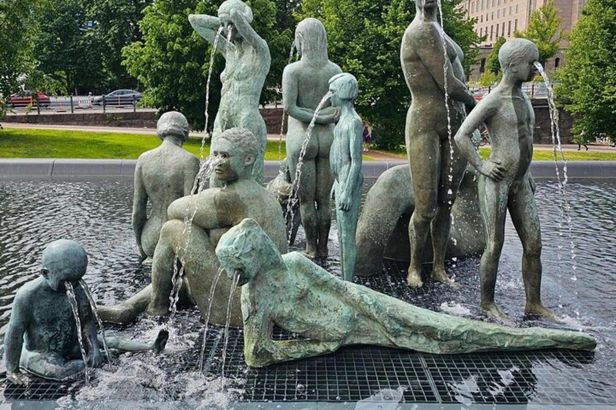 purskkaevus istuvate inimeste kuju