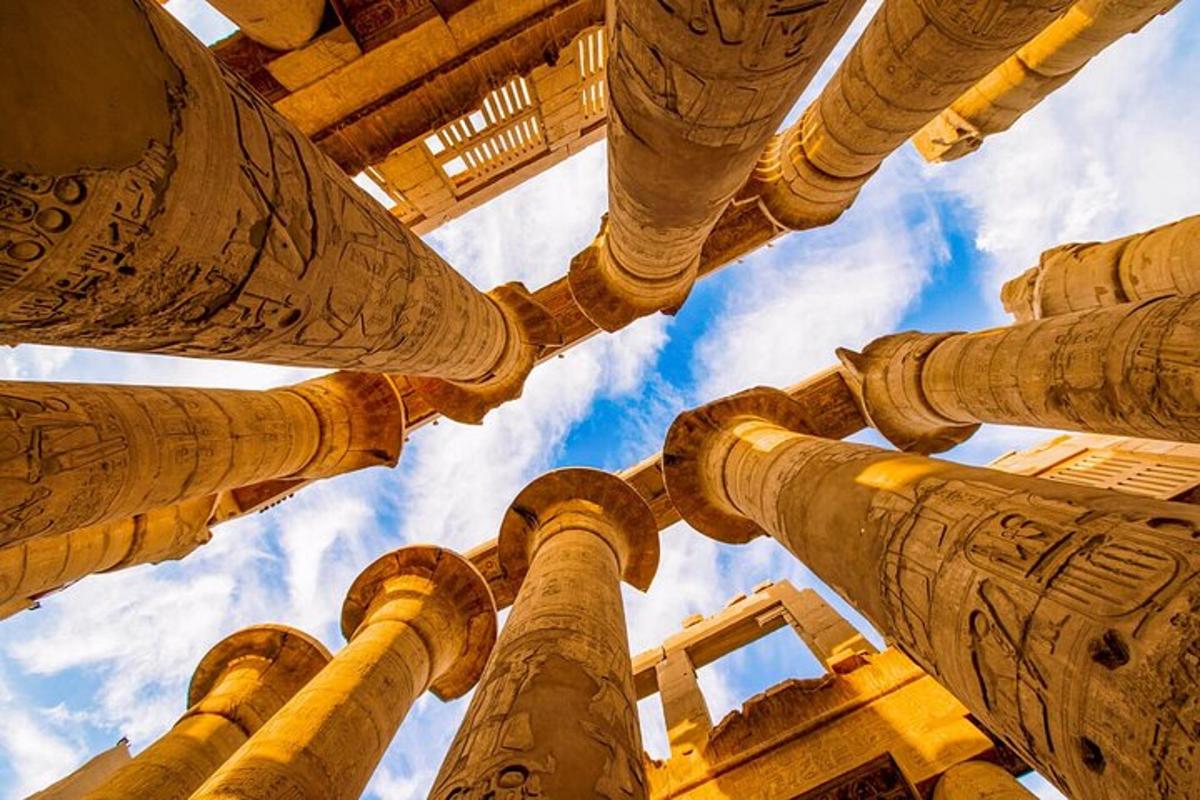 a view of the tops of columns of a building