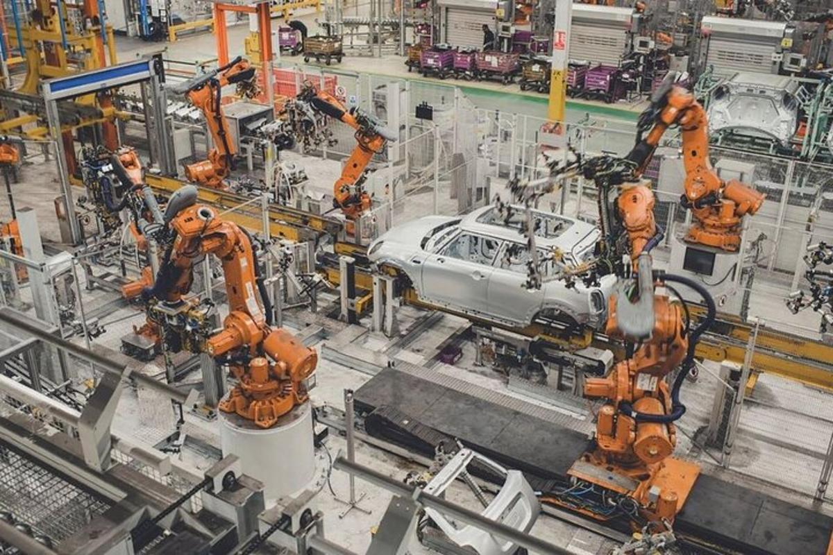 mašīnu grupa automašīnu rūpnīcā