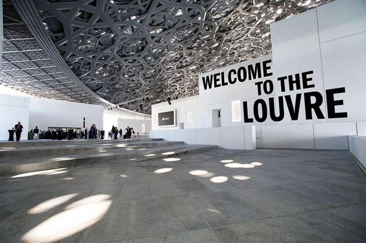 a building with a welcome to the louvre sign on the wall