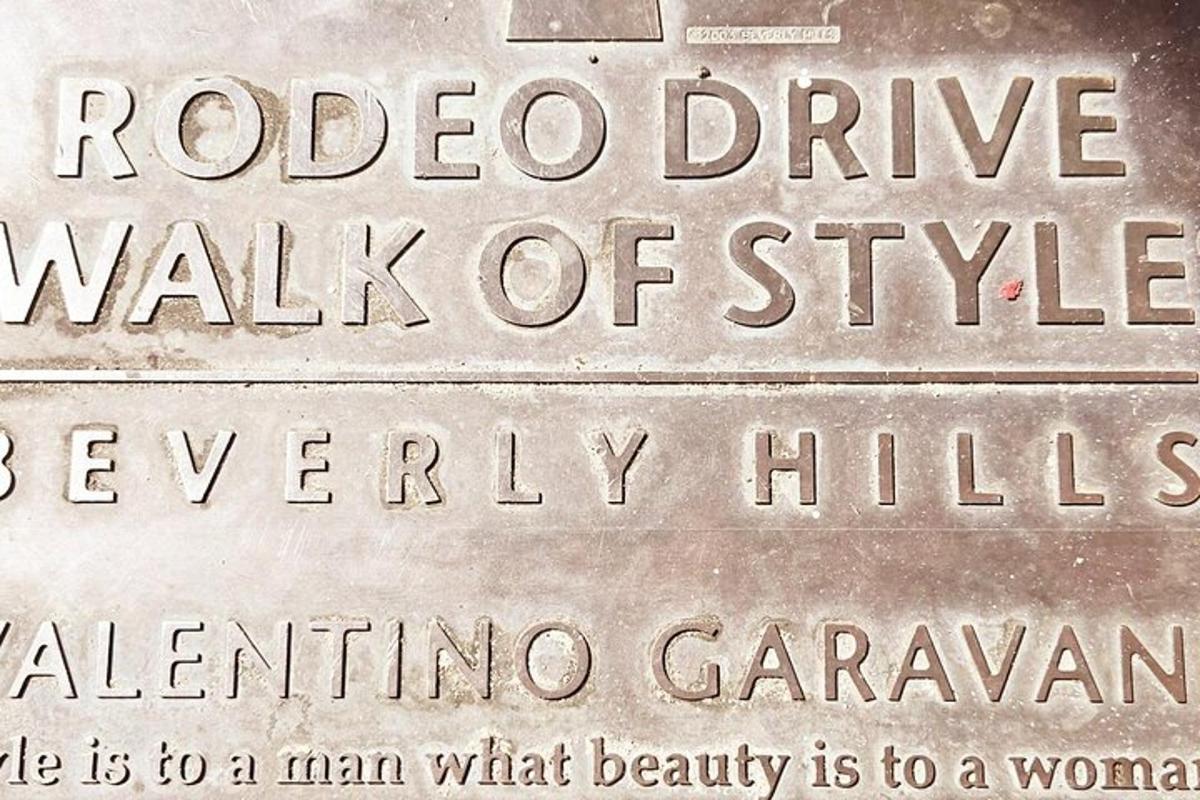 un indicator care spune „Rodeo Drive Walk of Style Conservancy Conservancy Istg”