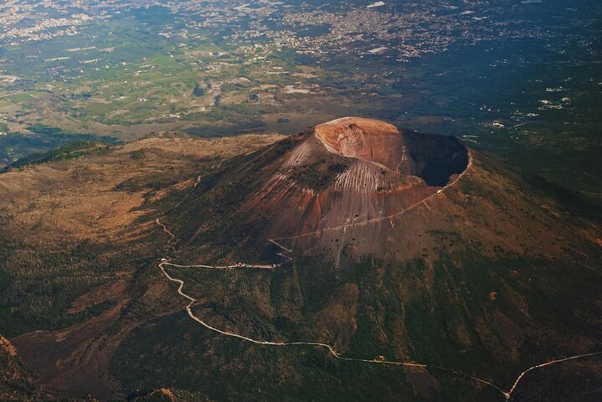 pemandangan udara gunung di langit