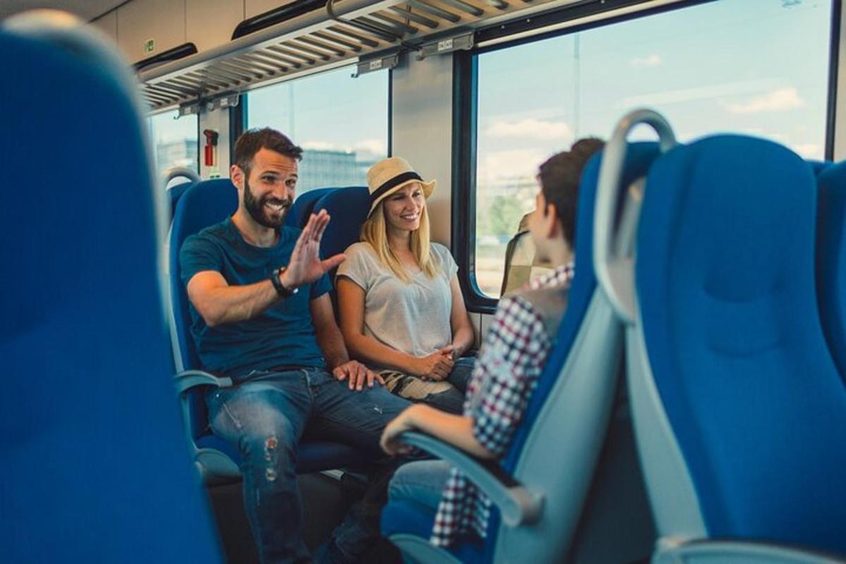 skupina lidí sedících v autobuse