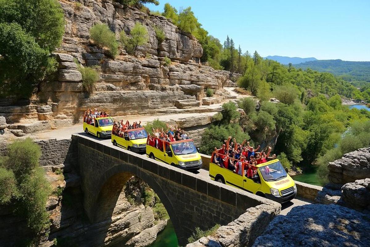 un gruppo di camion dei pompieri su un ponte