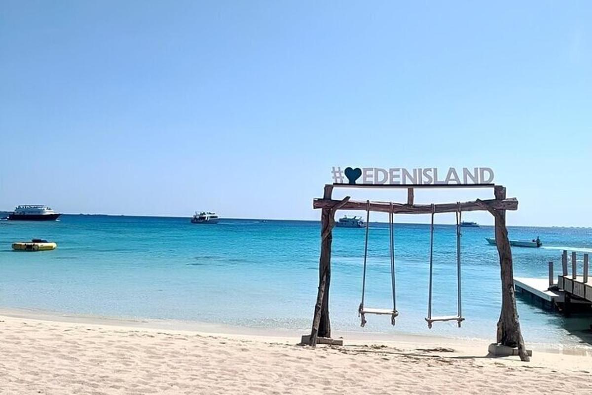egy strand, ahol az italok vége felirat látható