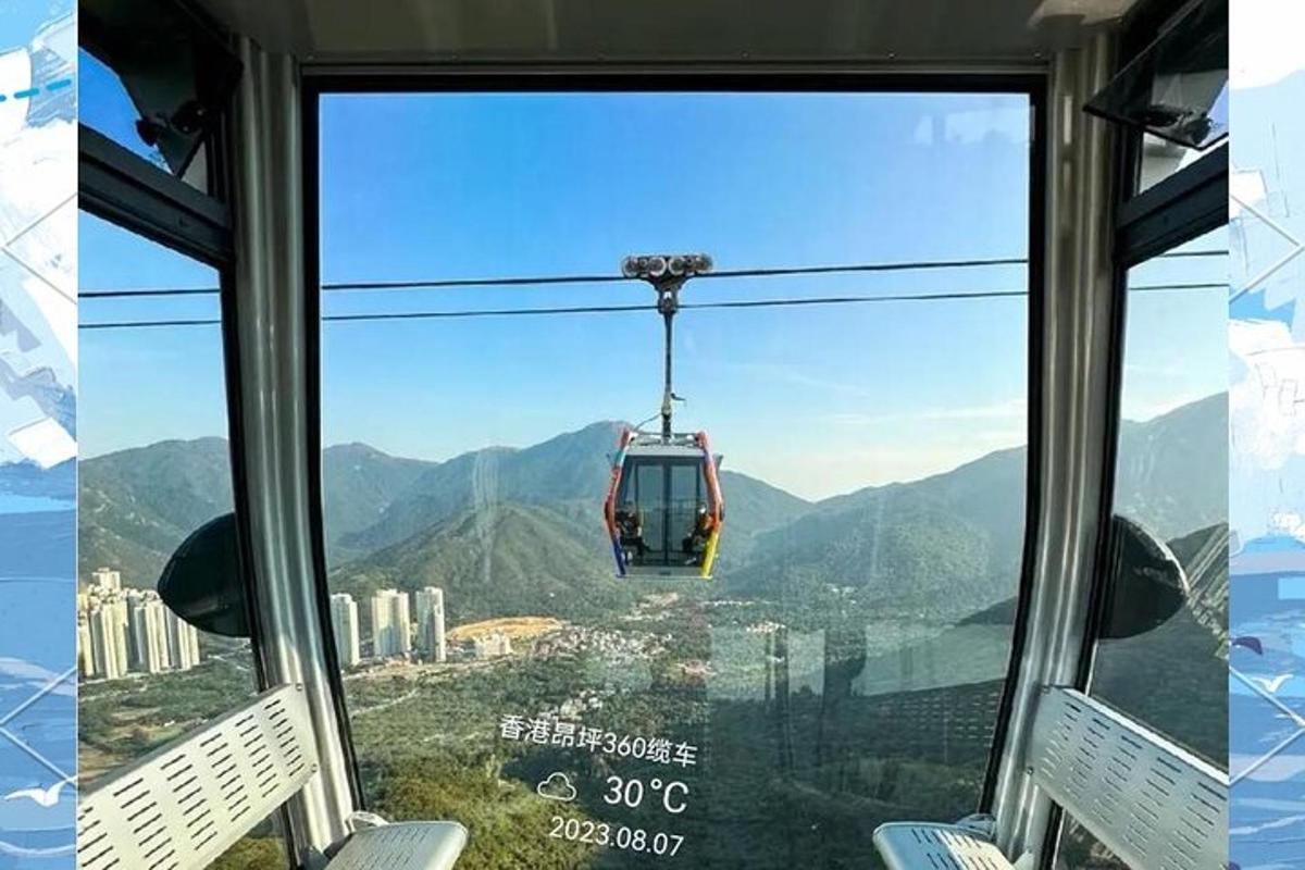 um teleférico no céu sobre uma cidade