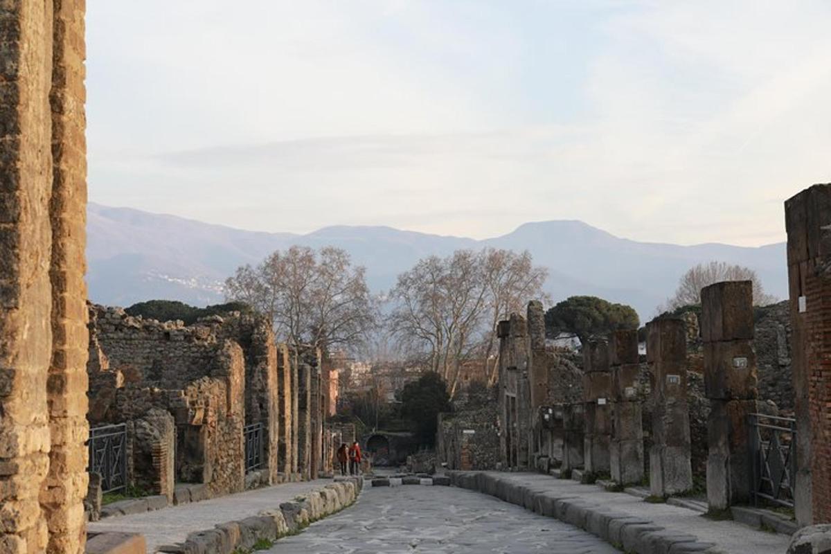 ένας δρόμος στα ερείπια της αρχαίας πόλης