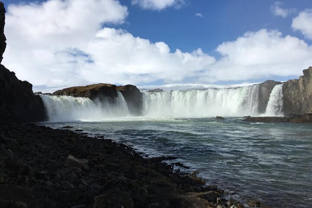 foss í miðju vatni