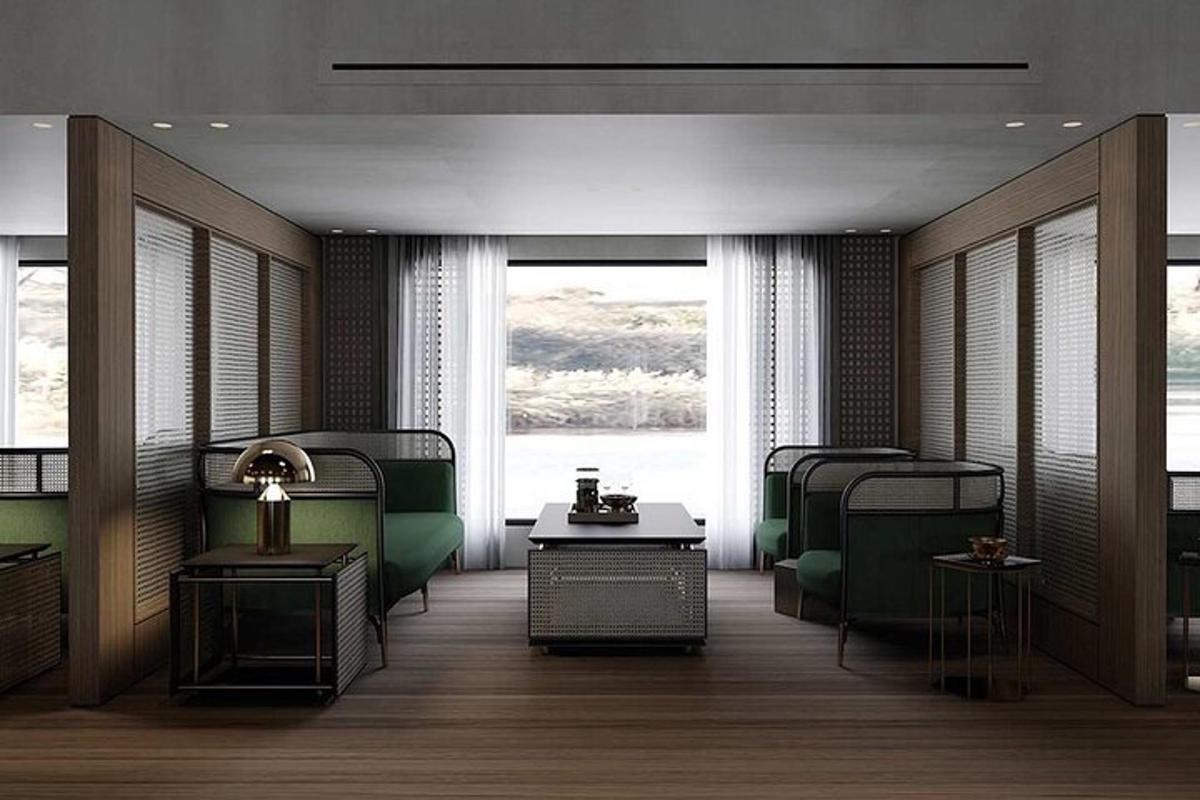 een salon met groene stoelen en een groot raam